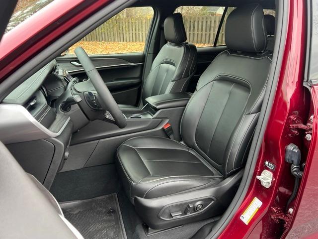 used 2024 Jeep Grand Cherokee car, priced at $35,711