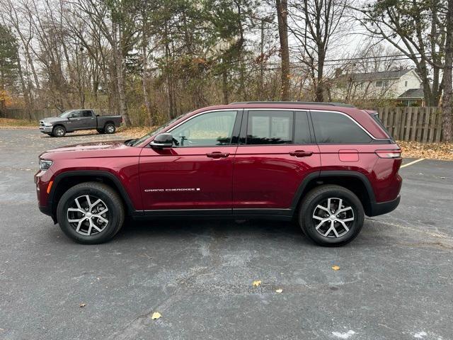 used 2024 Jeep Grand Cherokee car, priced at $35,711