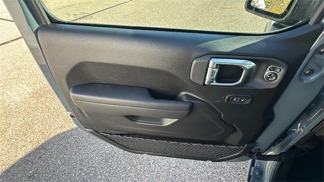 new 2026 Jeep Gladiator car, priced at $46,770