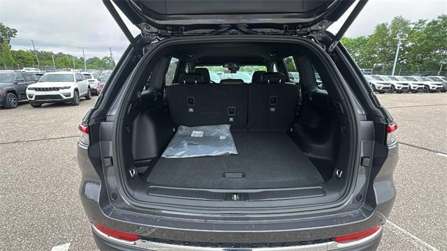 new 2025 Jeep Grand Cherokee car, priced at $47,162