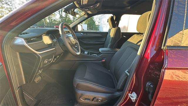 new 2025 Jeep Grand Cherokee car, priced at $42,972