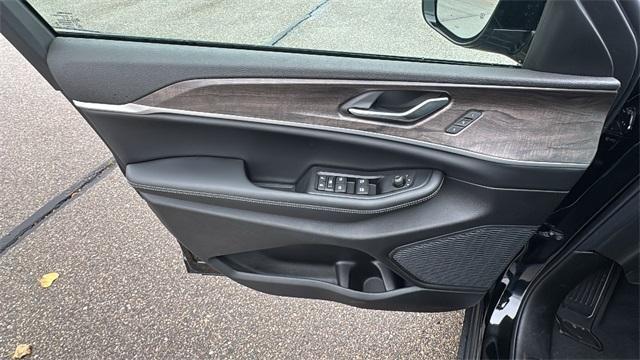 new 2025 Jeep Grand Cherokee car, priced at $51,957