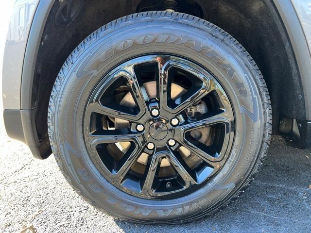 used 2016 Jeep Grand Cherokee car, priced at $15,500