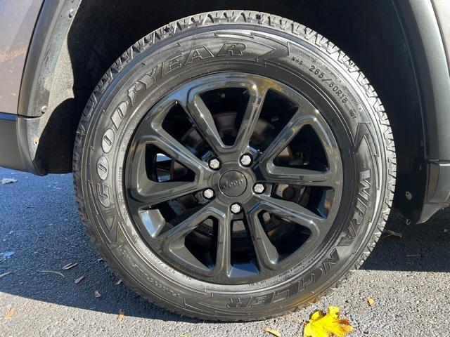 used 2016 Jeep Grand Cherokee car, priced at $15,500