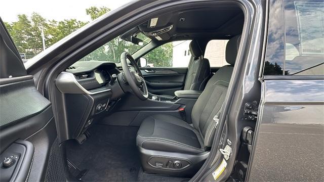new 2025 Jeep Grand Cherokee car, priced at $43,735