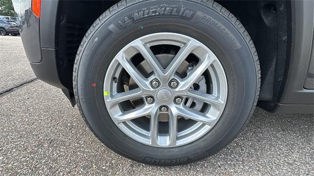 new 2025 Jeep Grand Cherokee car, priced at $43,735