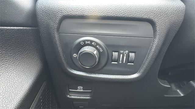 new 2025 Jeep Grand Cherokee car, priced at $43,735