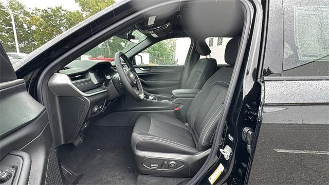 new 2025 Jeep Grand Cherokee car, priced at $42,972