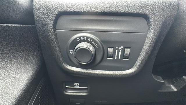 new 2025 Jeep Grand Cherokee car, priced at $42,972