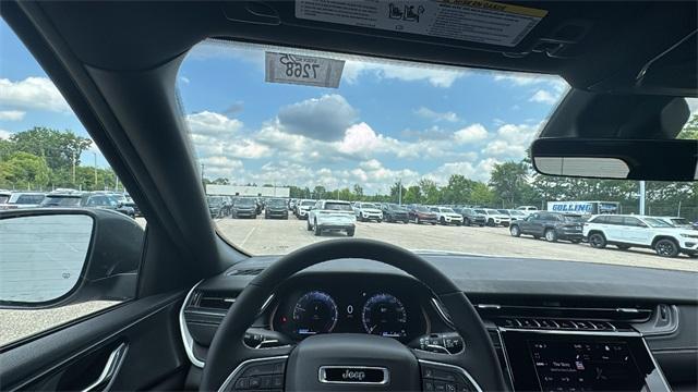 new 2025 Jeep Grand Cherokee car, priced at $42,179