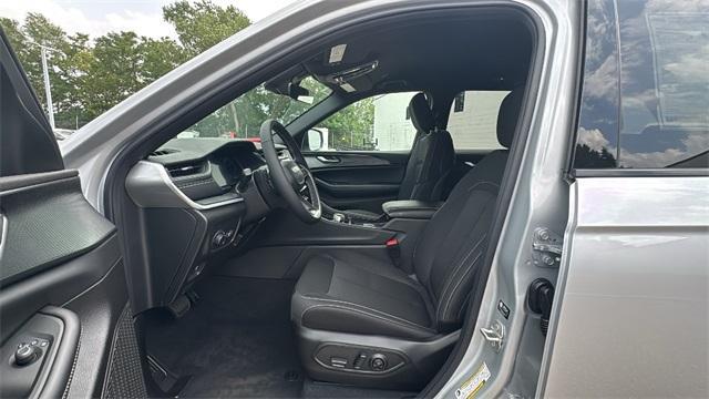 new 2025 Jeep Grand Cherokee car, priced at $42,179