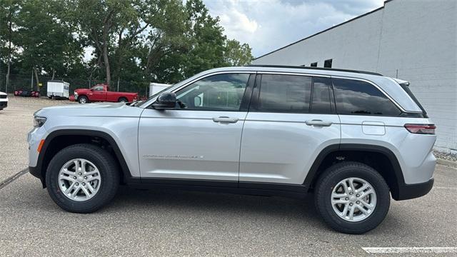 new 2025 Jeep Grand Cherokee car, priced at $42,179