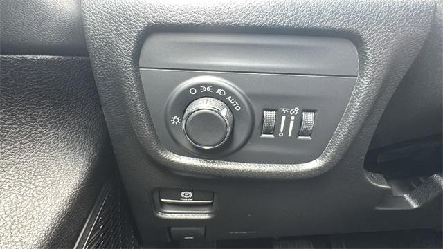 new 2025 Jeep Grand Cherokee car, priced at $42,179