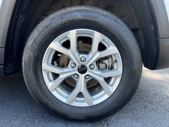 used 2023 Jeep Grand Cherokee car, priced at $32,989