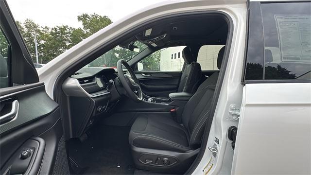 new 2025 Jeep Grand Cherokee car, priced at $42,318