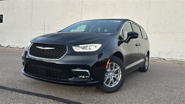 new 2026 Chrysler Pacifica car, priced at $40,915