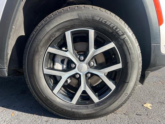 used 2024 Jeep Grand Cherokee car, priced at $33,500