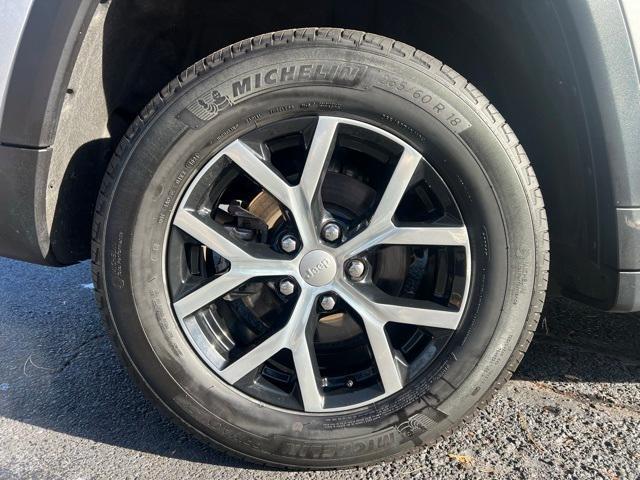 used 2024 Jeep Grand Cherokee car, priced at $33,500