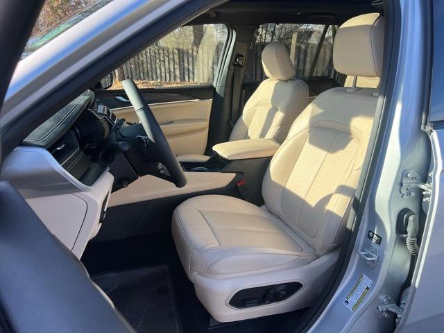 used 2024 Jeep Grand Cherokee car, priced at $33,500