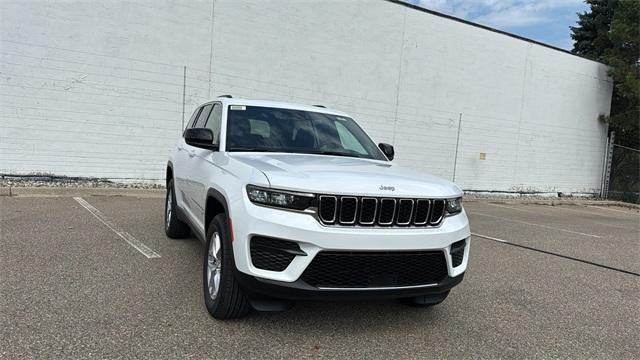 new 2025 Jeep Grand Cherokee car, priced at $43,205