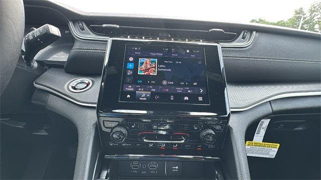 new 2025 Jeep Grand Cherokee car, priced at $43,205