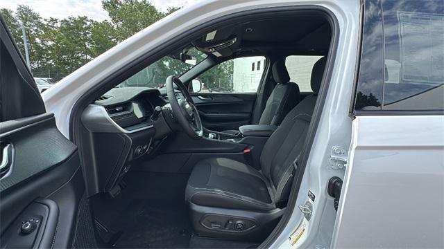 new 2025 Jeep Grand Cherokee car, priced at $43,205