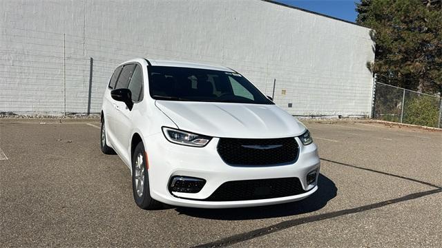 new 2026 Chrysler Pacifica car, priced at $40,915