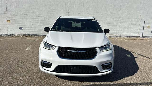 new 2026 Chrysler Pacifica car, priced at $40,915