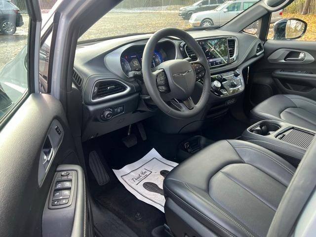 used 2024 Chrysler Pacifica car, priced at $37,000