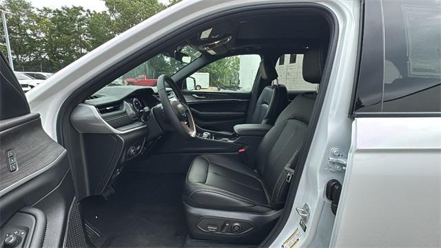 new 2025 Jeep Grand Cherokee car, priced at $51,906