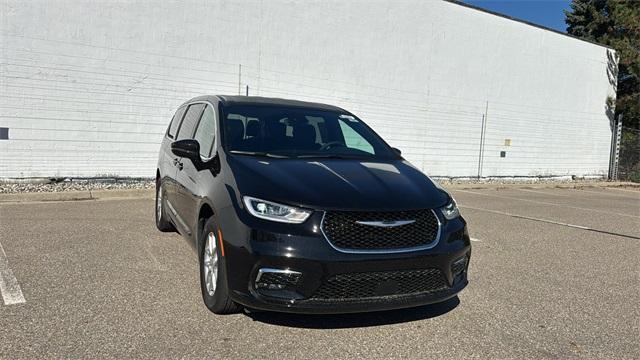 new 2026 Chrysler Pacifica car, priced at $40,904