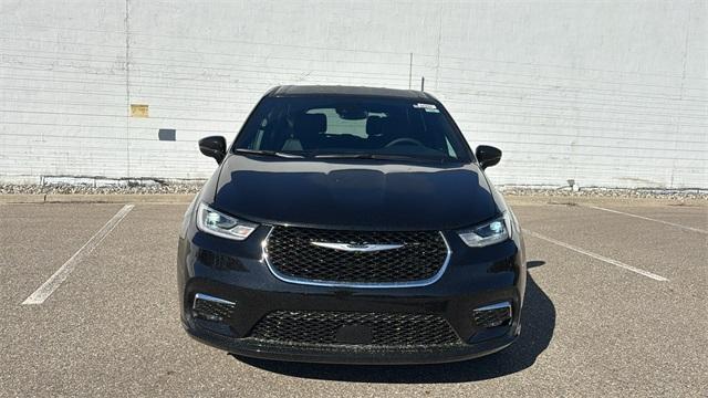 new 2026 Chrysler Pacifica car, priced at $40,904