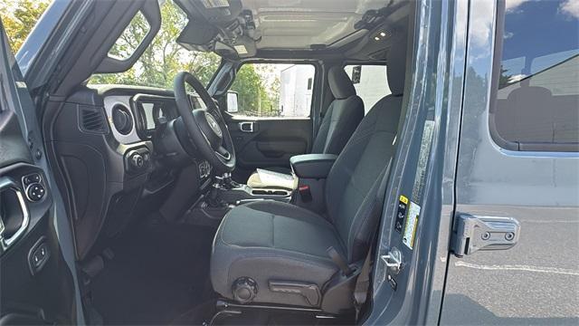 new 2025 Jeep Gladiator car, priced at $45,664