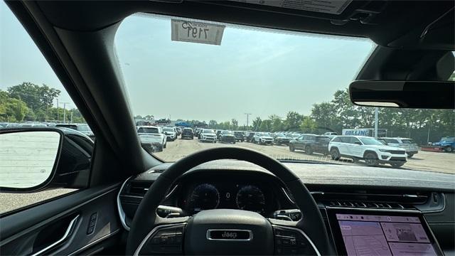 new 2025 Jeep Grand Cherokee car, priced at $50,097