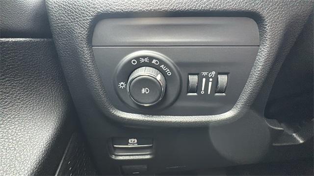 new 2025 Jeep Grand Cherokee car, priced at $46,275