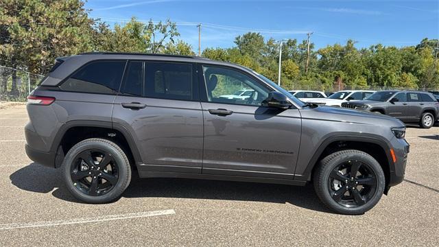 new 2025 Jeep Grand Cherokee car, priced at $46,954