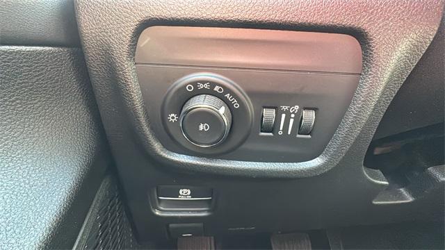 new 2025 Jeep Grand Cherokee car, priced at $46,954