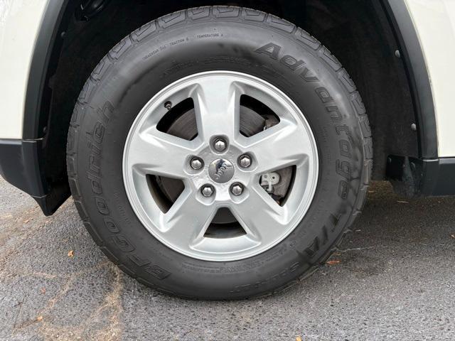 used 2012 Jeep Grand Cherokee car, priced at $8,995