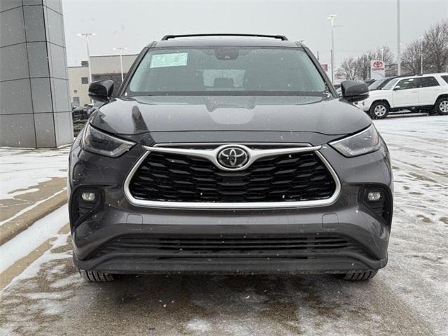 used 2021 Toyota Highlander car, priced at $27,948