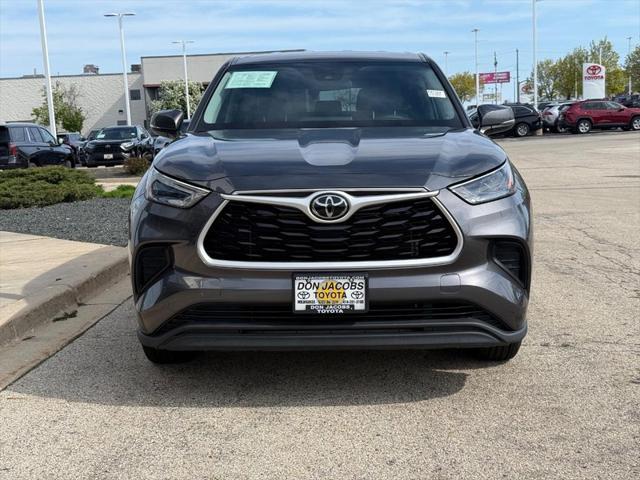 used 2022 Toyota Highlander car, priced at $32,000