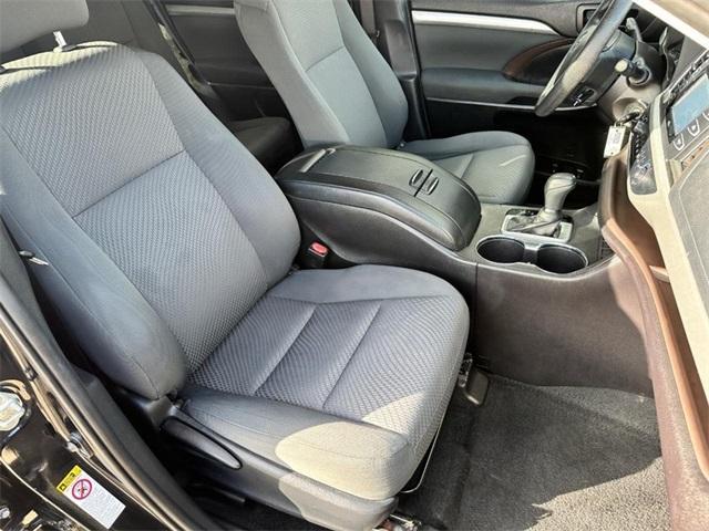 used 2019 Toyota Highlander car, priced at $23,700