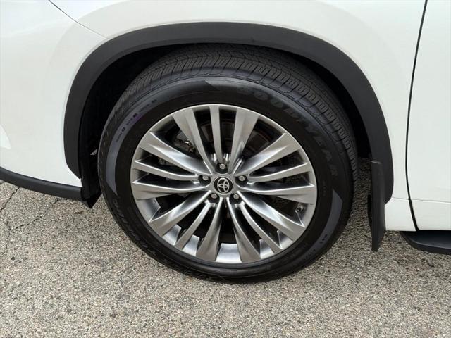used 2021 Toyota Highlander car, priced at $37,000