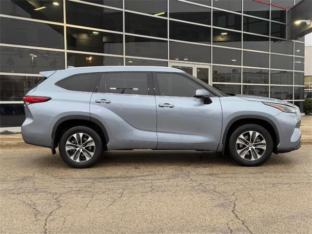 used 2022 Toyota Highlander car, priced at $36,643