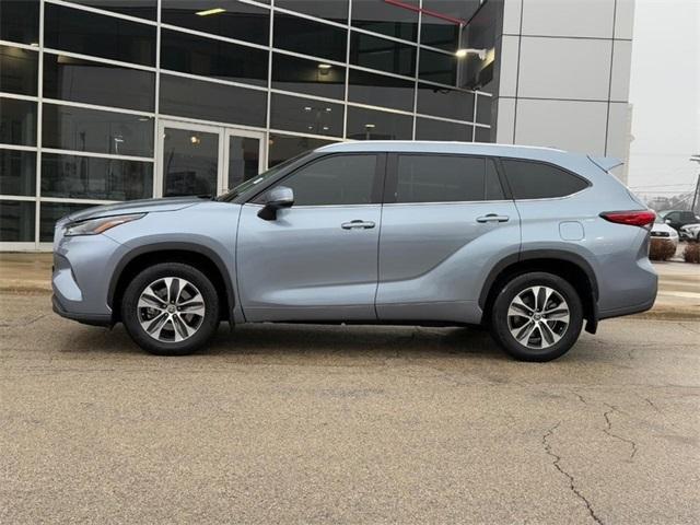 used 2022 Toyota Highlander car, priced at $36,643