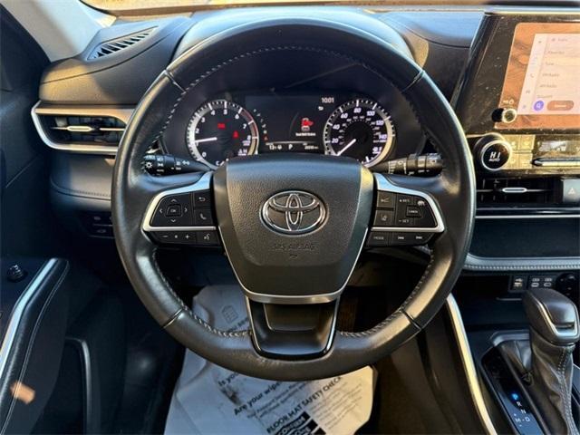 used 2023 Toyota Highlander car, priced at $34,000