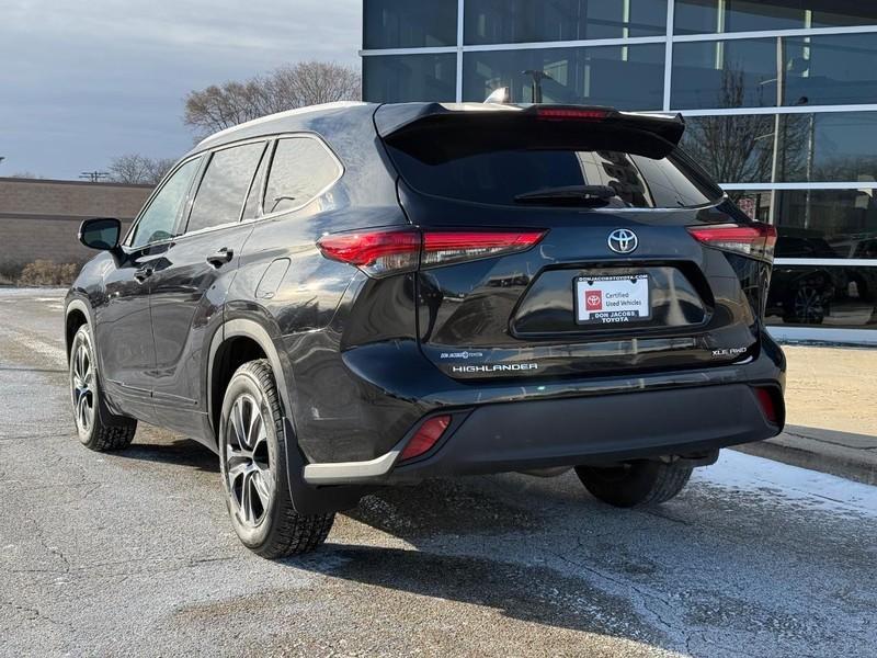 used 2022 Toyota Highlander car, priced at $34,874