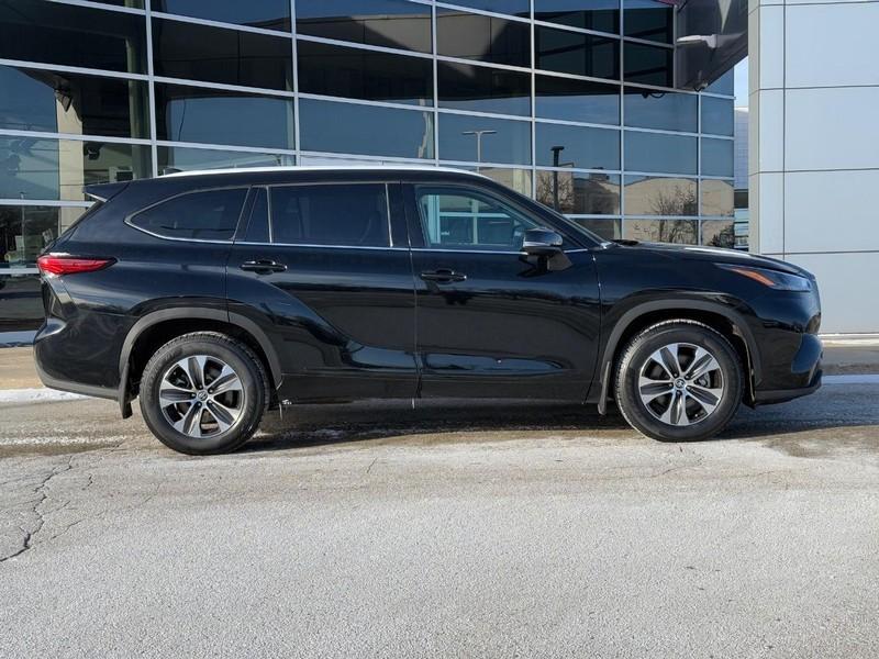 used 2022 Toyota Highlander car, priced at $34,874