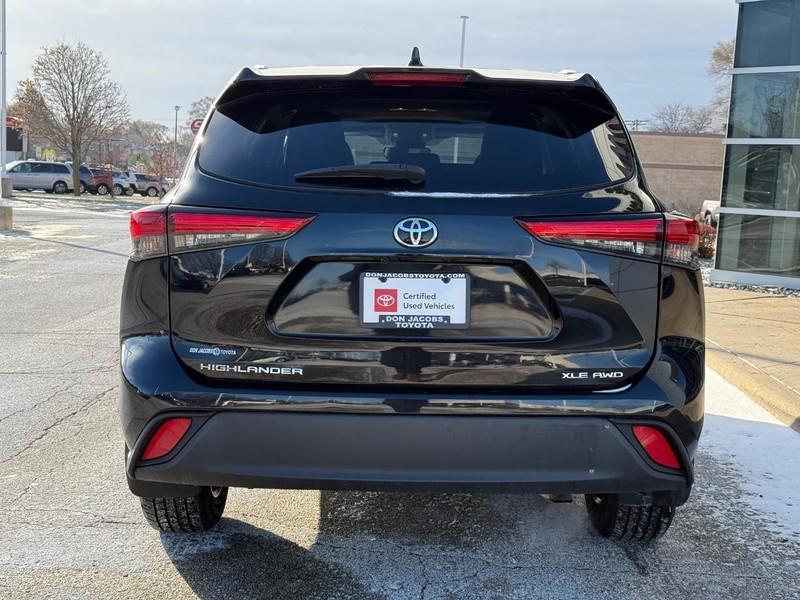 used 2022 Toyota Highlander car, priced at $34,874