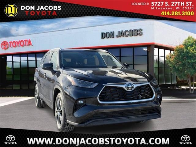 used 2022 Toyota Highlander car, priced at $33,450