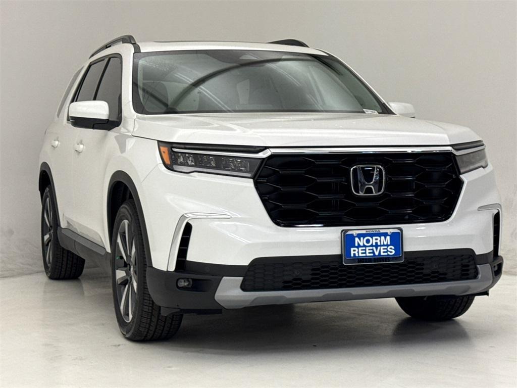 new 2025 Honda Pilot car, priced at $47,704